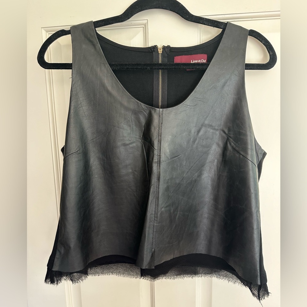 Line & Dot Letaher Front Tank